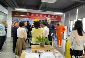 江海區(qū)人大黨組成員、人大副主任、區(qū)總工會主席等領導蒞臨纖科特(廣東)特種服裝有限公司調研、指導工作
